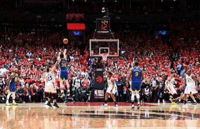 Maillot de basket nba Golden State Warriors et Toronto Raptors