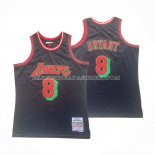 Maillot Los Angeles Lakers Kobe Bryant NO 8 Mitchell & Ness 1996-97 Noir Maillot Los Angeles Lakers Kobe Bryant NO 8 Mitchell & Ness 1996-97 Noir